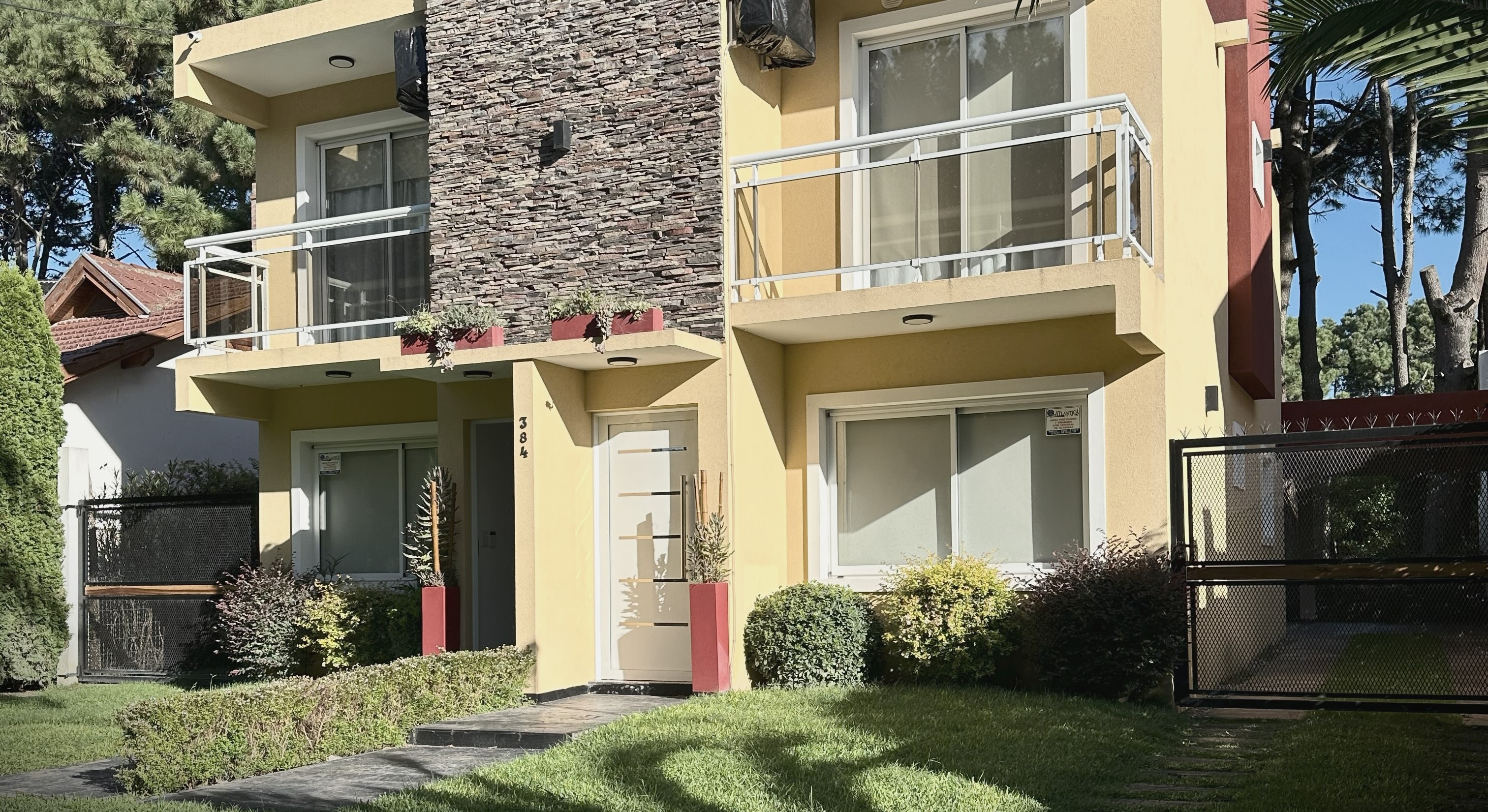 Vista frontal del duplex Brisas de Atlantis en Nueva Atlantis